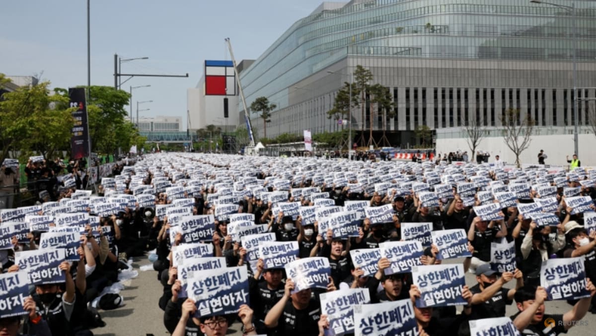 Exclusive-At Samsung, the global AI boom spurred a looming strike and deep divisions