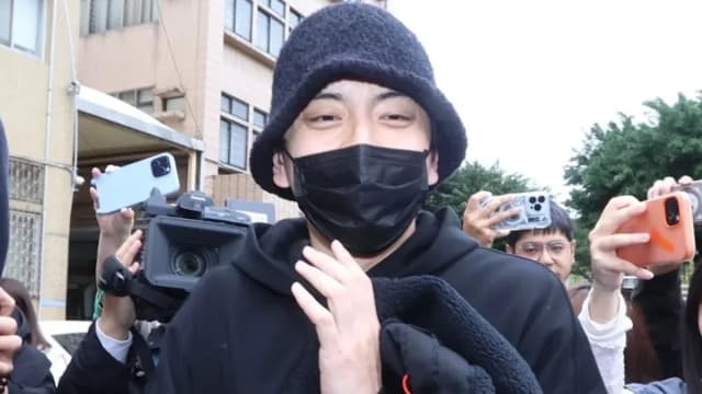 王大陆怒比中指，与被殴司机冲突画面曝光！