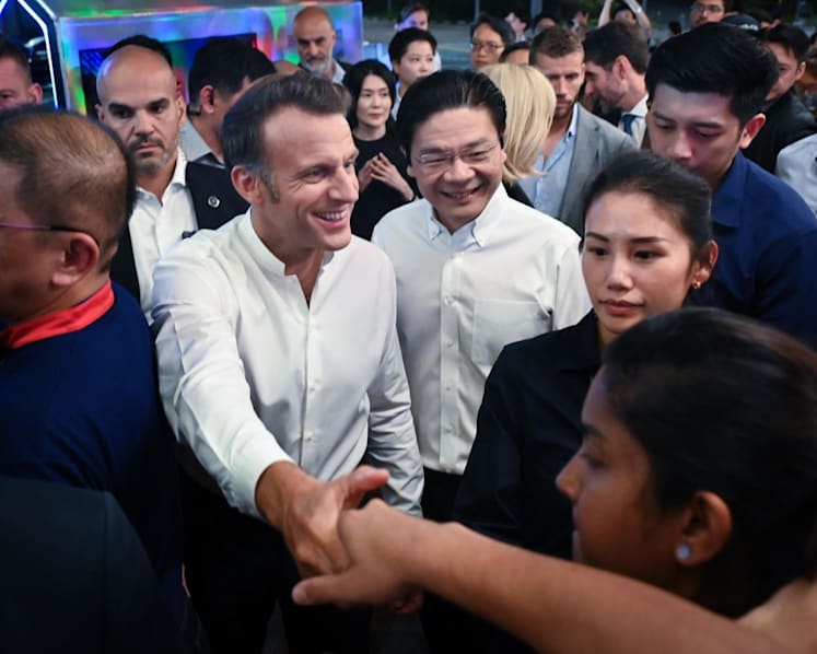 French President Macron and Singapore PM Lawrence Wong visit Lau Pa Sat hawker centre, try local fare