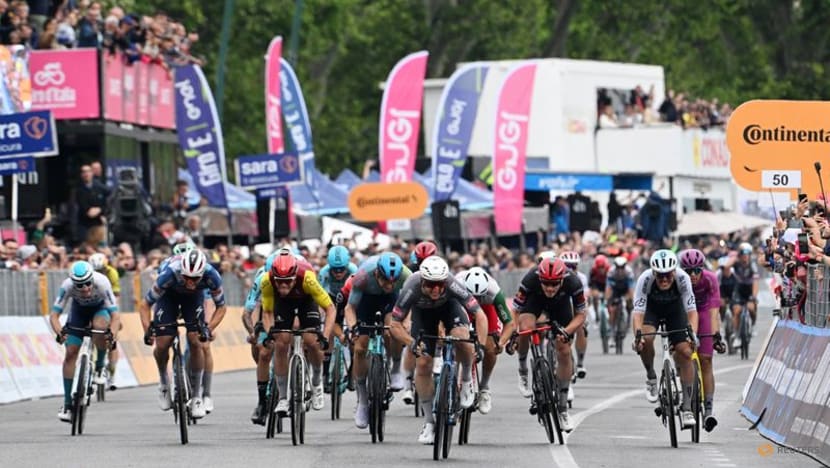 Groves triumphs in sprint as Giro stage six neutralised after crash