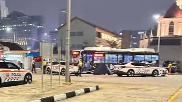 女行人奎因街被卷入车底亡  巴士公司：全力配合调查