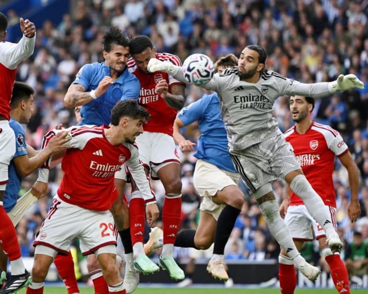 Arsenal crash to defeat at Brighton, Tottenham gloom deepens