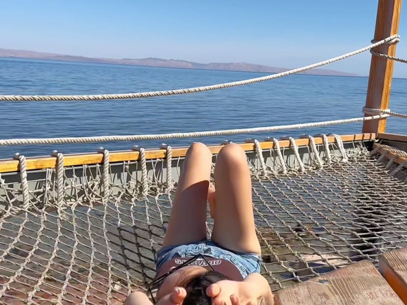 Young people in China have taken the "lying flat" movement to new heights, applying the laid-back attitude not only to their daily life but also to their vacation time. Young people in China have taken the "lying flat" movement to new heights, applying the laid-back attitude not only to their daily life but also to their vacation time.