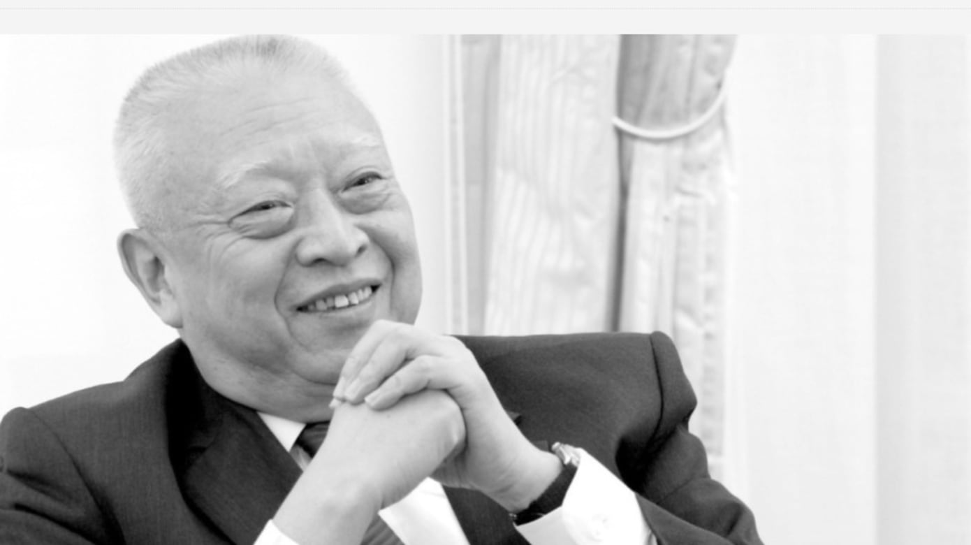 【新闻人物】董建华逝世 从船王之子到香港首任特首