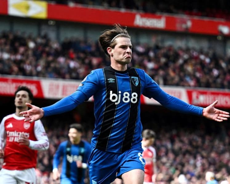 Bournemouth stun Arsenal to open door in title race