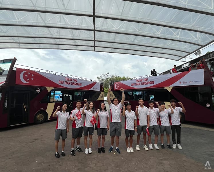 'It’s beautiful to see': Singaporeans turn out in force to support Olympians on bus parade through the city