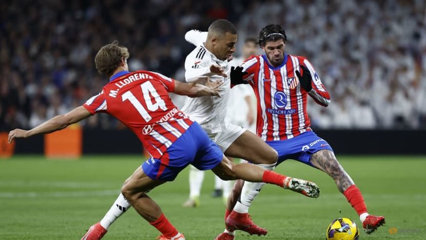 Real Madrid feel the heat as Atletico and Barcelona close in Real Madrid feel the heat as Atletico and Barcelona close in