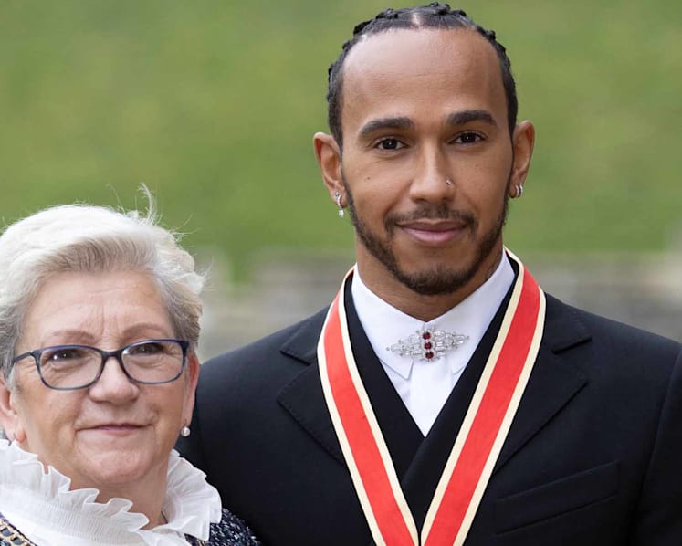 F1 Star Lewis Hamilton To Change Name To Include Mother's Surname