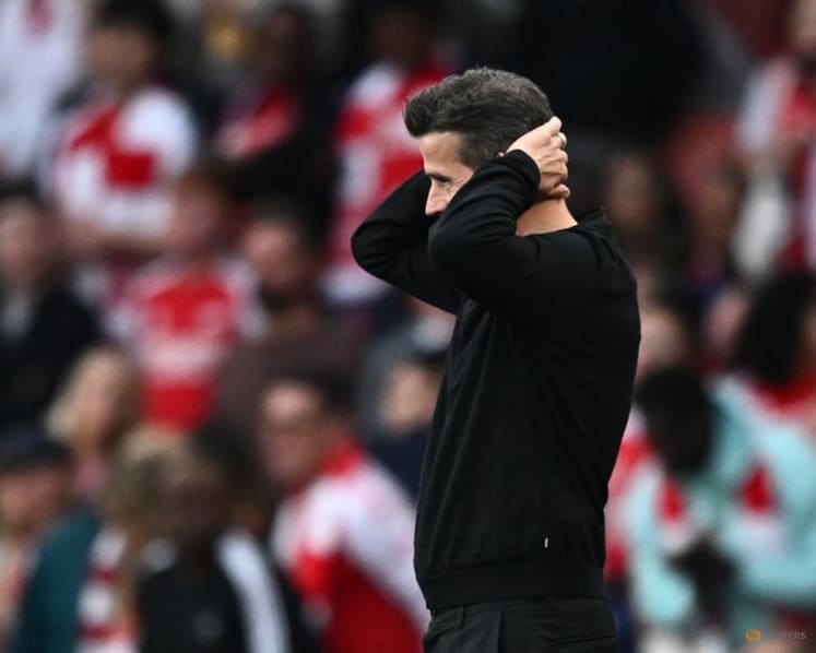 Arsenal breeze past Fulham to open six-point gap over Man City