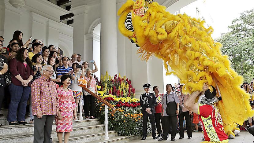 Thousands throng outdoors as CNY weather stays mostly dry