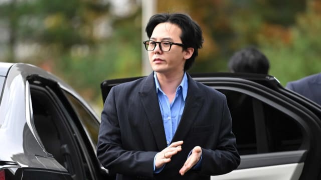 GD超强带货能力！不只黑框眼镜，“同款车”也卖完