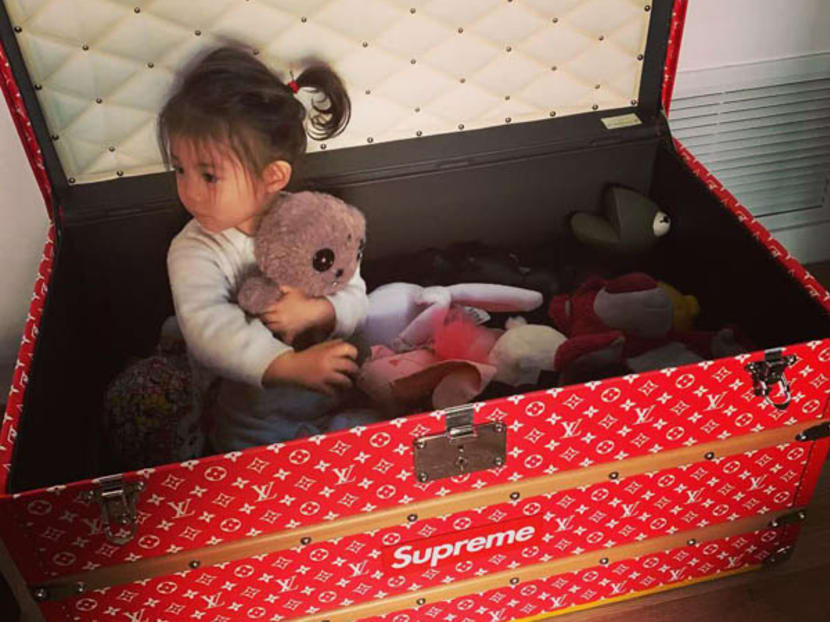 Louis vuitton trunk supreme shop