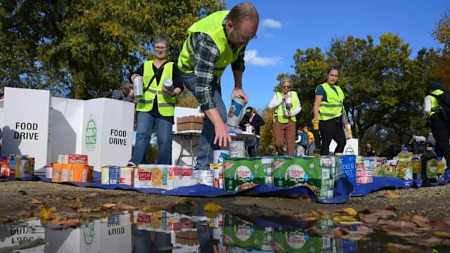 美国政府部门持续停摆 约4200万美国人面临粮食安全威胁