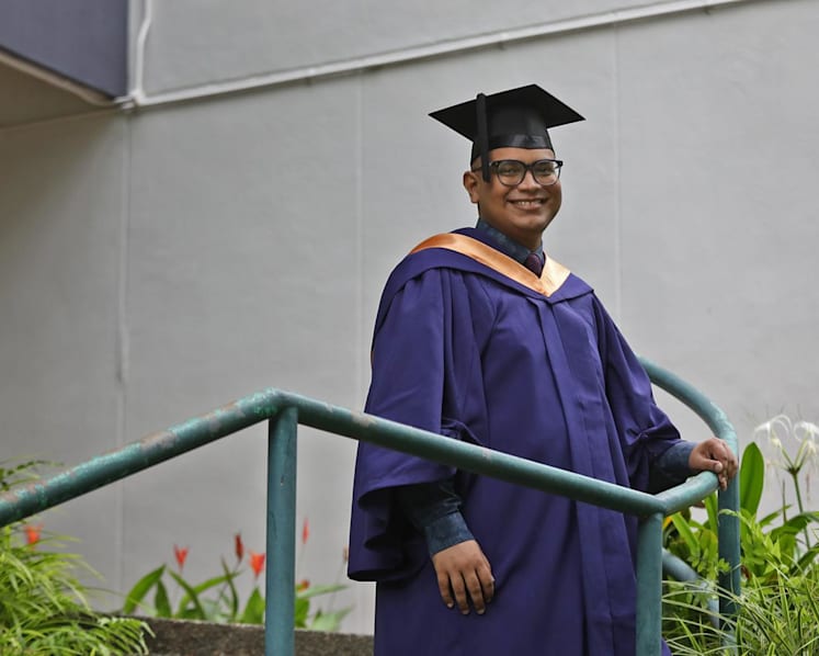 NUS student with kidney failure graduates with honours, pursuing social work to help others ‘in pain’