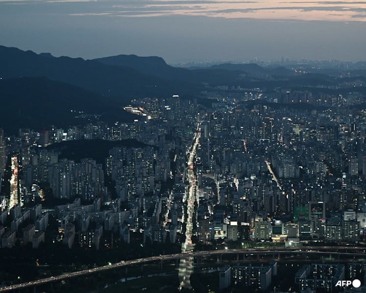 South Korea accelerates bid to put government bodies outside of Seoul