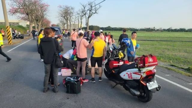 台湾九岁男童陪父亲跑马拉松 被车撞击伤重身亡