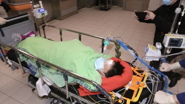 疑欠赌债寻死 港男先抛儿子落地 自己再跃下