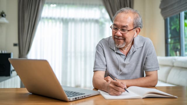 多管齐下协助年长者就地养老 政府也要更好地援助单身人士