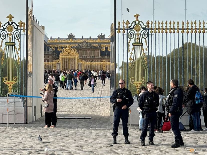 French police stand guard in front of the Chateau de Versailles (Versailles Palace) as tourists enter again after the Palace was evacuated for security reasons, in Versailles, near Paris, France, on Oct 17, 2023. French police stand guard in front of the Chateau de Versailles (Versailles Palace) as tourists enter again after the Palace was evacuated for security reasons, in Versailles, near Paris, France, on Oct 17, 2023.