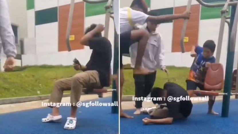 Boy taken to hospital after fight in Serangoon, 8 others assisting with police investigations Boy taken to hospital after fight in Serangoon, 8 others assisting with police investigations