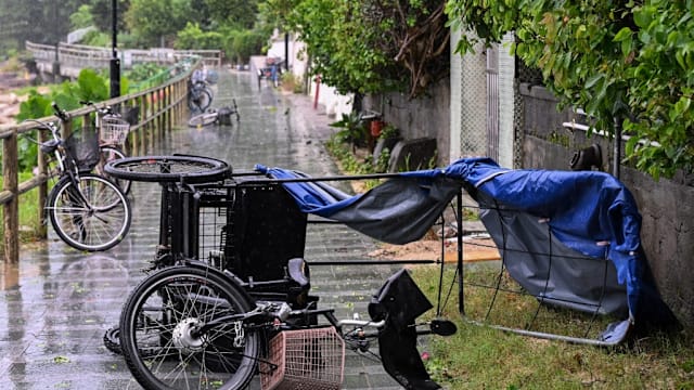 指红霞已减弱 香港改挂三号强风