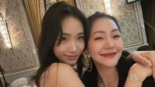 Lily上菜　小S坐享其成