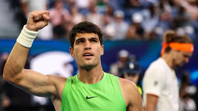 澳网男单半决赛 阿尔卡拉斯苦战五盘力挫兹维列夫晋级决赛