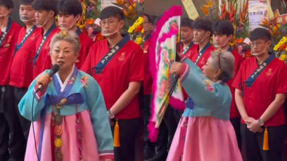 Jin Yinji, 77, Performs Korean Traditional Dance At Restaurant Opening