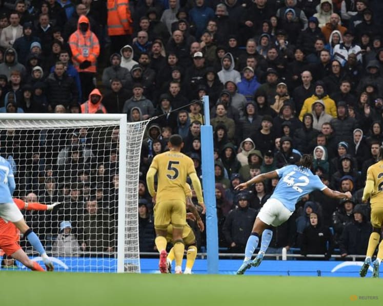 City slice Arsenal's league lead to two points with 3-0 win over Palace