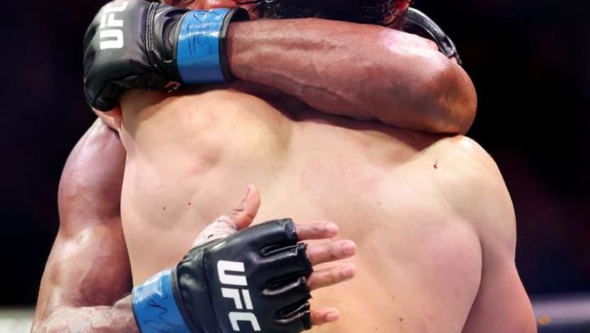 Evloev edges Murphy to set up UFC featherweight title shot