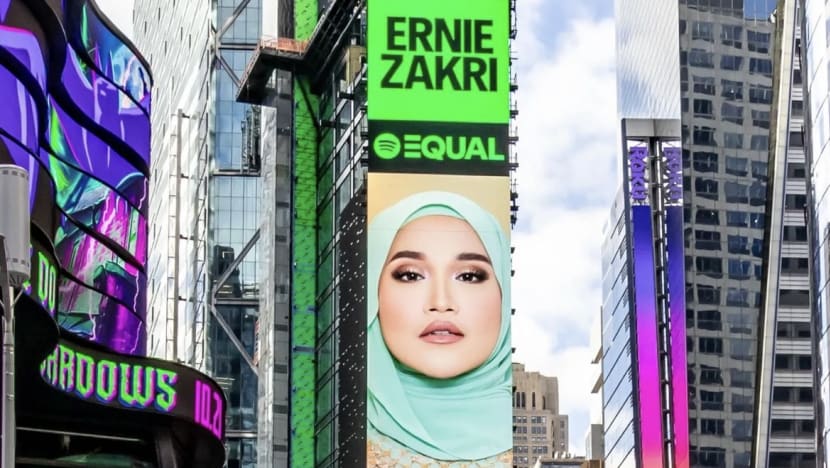 Wajah artis Malaysia, Ernie Zakri sekali lagi hiasi papan iklan Times Square Wajah artis Malaysia, Ernie Zakri sekali lagi hiasi papan iklan Times Square