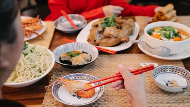 饭桌上叫你原形毕露！4个吃饭习惯看清一个人