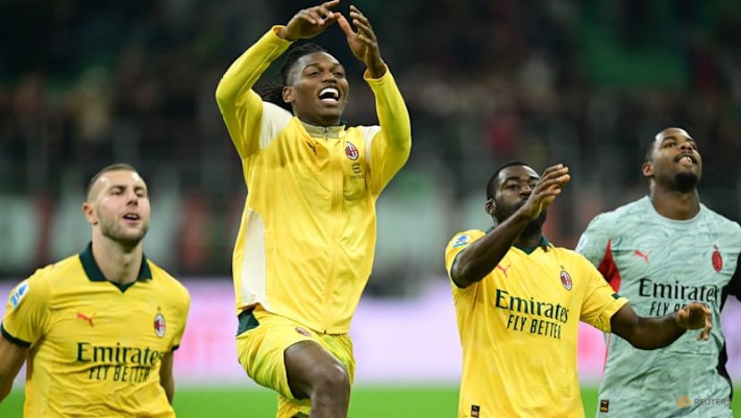 Leao double sends Milan top with 2-1 win over Fiorentina