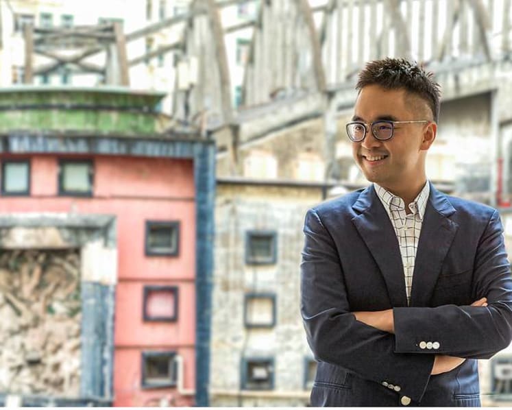 Who is the Hong Kong scion whose billionaire family owns Chow Tai Fook? 