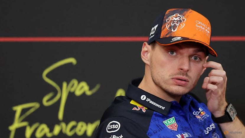 Verstappen reverts to old rear wing after successive crashes