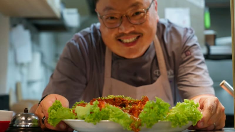 Cracking the Best Chilli Crab Spots in Singapore