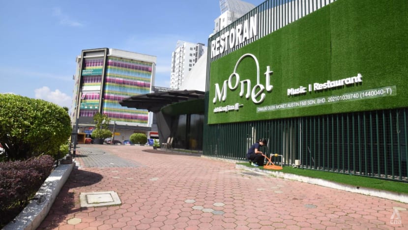 Malaysian police tracking down 4 suspects for armed robbery involving luxury watches in JB restaurant Malaysian police tracking down 4 suspects for armed robbery involving luxury watches in JB restaurant