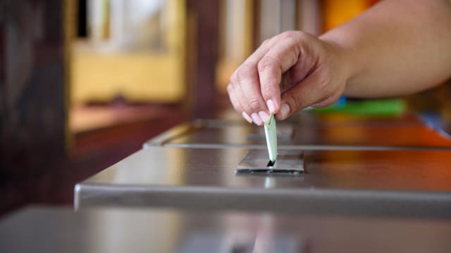 李显龙总理指示选民注册官修订选民名册