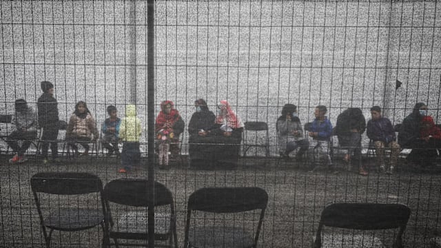 美国把难民和其他移民工作许可证有效期缩短到18个月