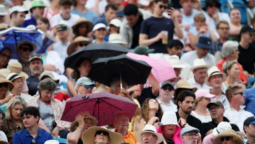 Keys wins Eastbourne Open as men's final postponed due to rain