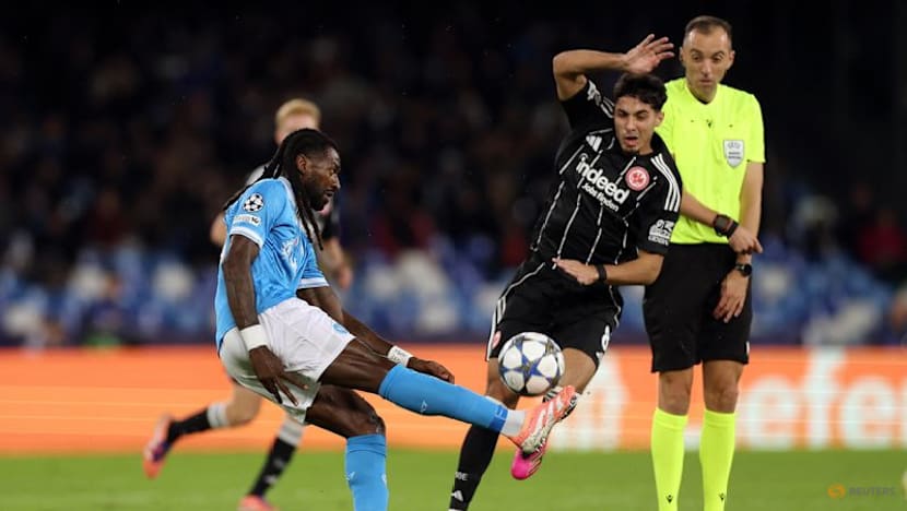 Napoli and Frankfurt play out dull scoreless draw in Naples