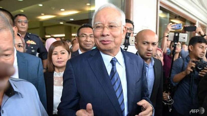 Najib minta maaf kenyataan tidak sensitif terhadap LGBT, pengguna lebuh raya waktu malam Najib minta maaf kenyataan tidak sensitif terhadap LGBT, pengguna lebuh raya waktu malam