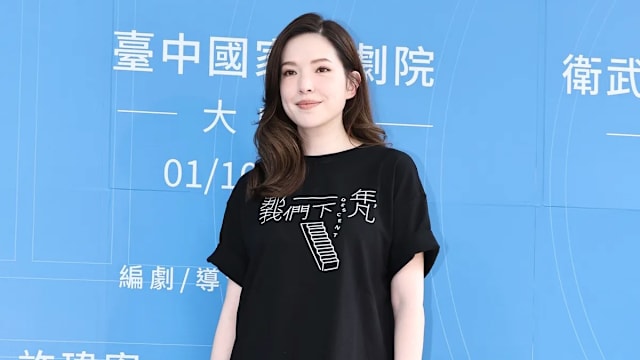 许玮甯产后首次露面，身形纤细状态极佳！