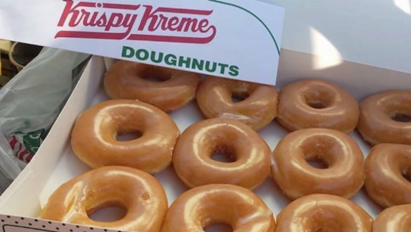Bukan saja wang, si perompak juga minta donat Krispy Kreme