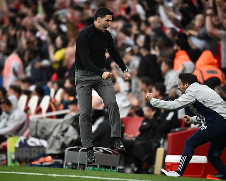 Arsenal breeze past Fulham to open six-point gap over Man City