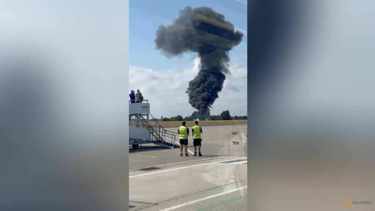 London Southend Airport closed, all flights cancelled after small plane ...