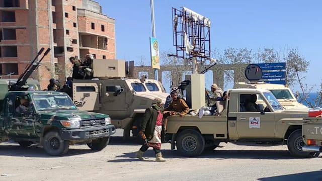 沙特盟军在也门南部展开空袭 至少四人丧命