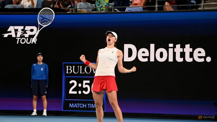 Battling Swiatek takes Poland into United Cup semis