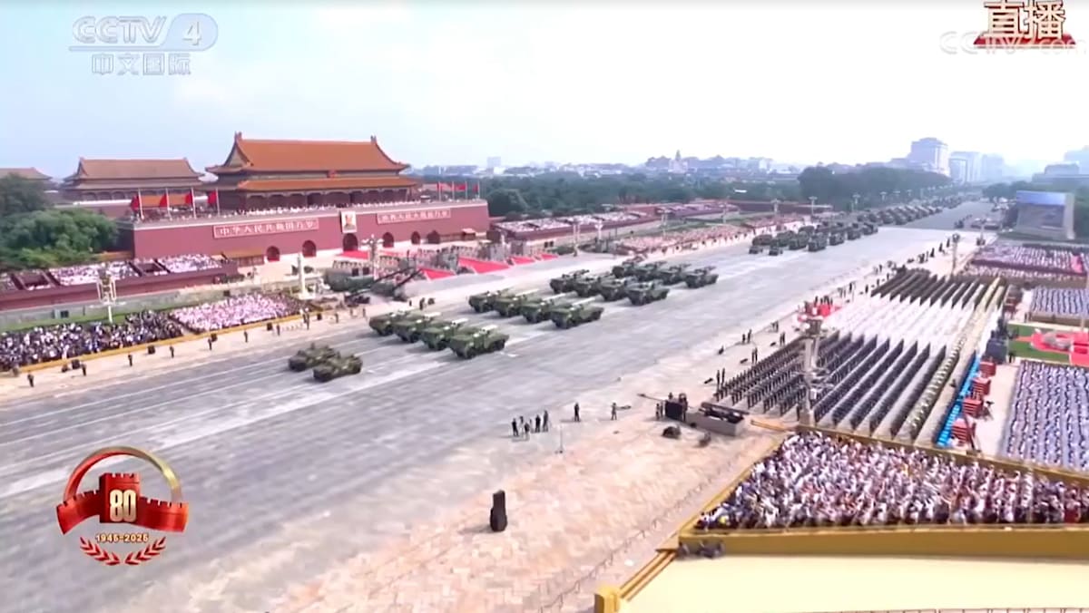 中国九三阅兵 首次亮相新型武器装备 - 8world