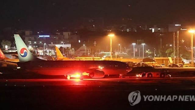 大韩航空客机跑道抛锚 171乘客滞留济州机场
